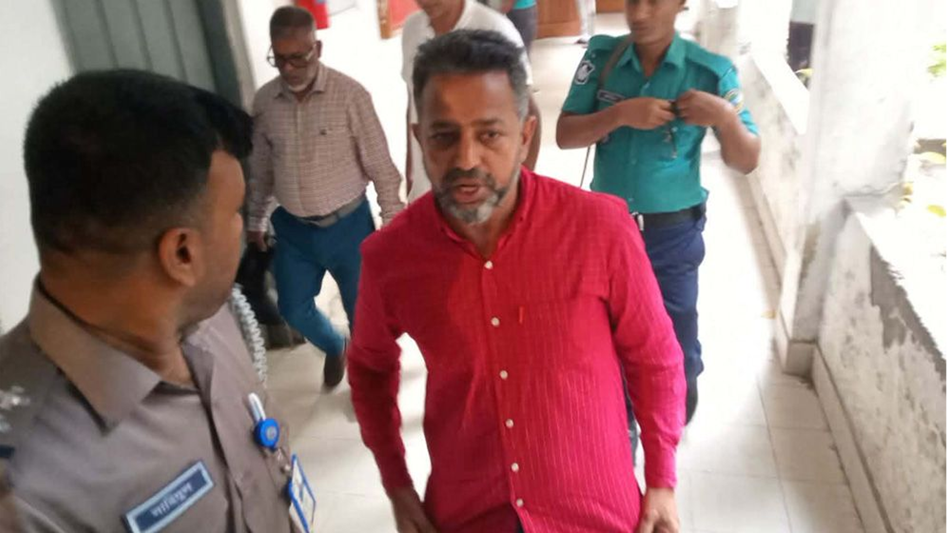 বরিশালে ব্যবসায়ীর ওপর হামলা ও জোরপূর্বক স্বাক্ষর নেওয়ার ঘটনায় গ্রেফতার লিটু